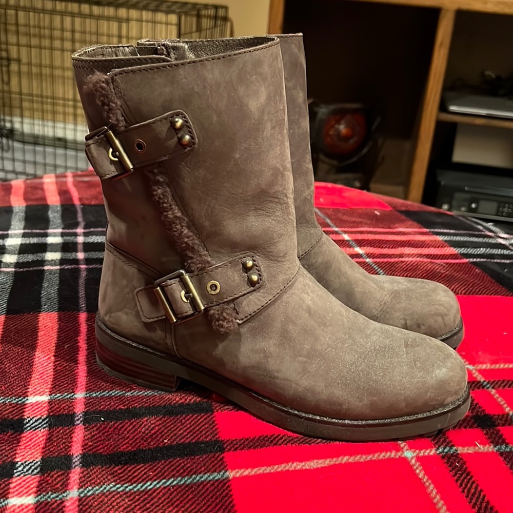 EUC UGG boots size 9